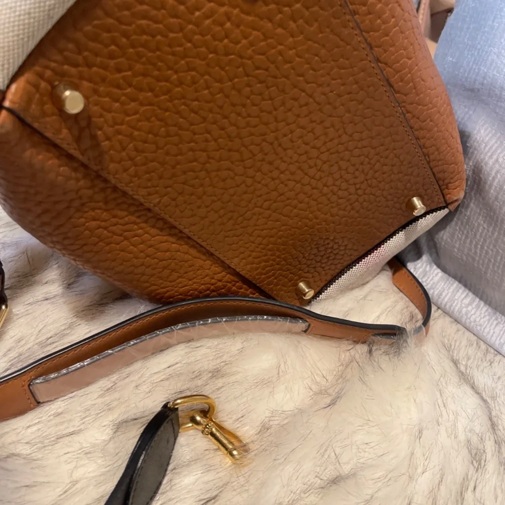 Burberry bag - Picture 3 of 6